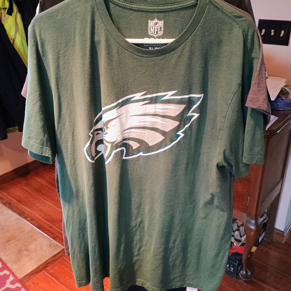 NFL Green Eagles Logo Tee Bin 18